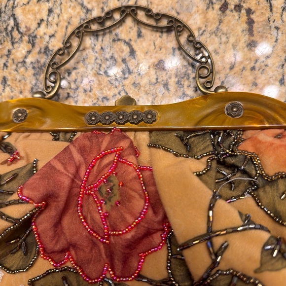 Vintage
floral purse with beaded details - Picture 5 of 6